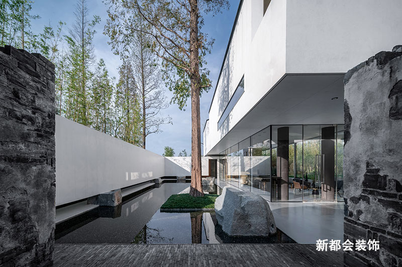休息區(qū)，半陽光方式的設(shè)計，隨時可以欣賞窗外風景